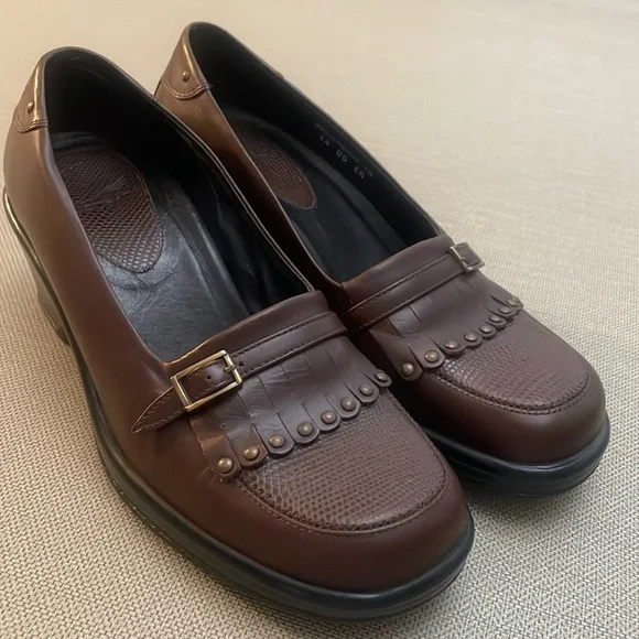 Dansko Brown Leather Kilted Tassel Loafers Size 38 - Picture 1 of 14